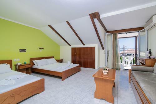 Sunbliss Studios & Apartments