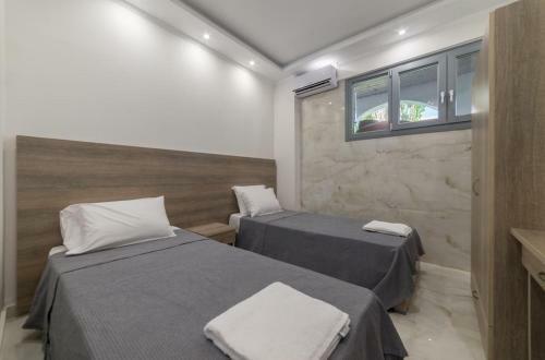 Golden Dolphin Studios & Apartments