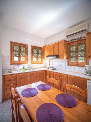 Olive House In Damoucharu With A Sea View