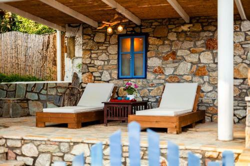 The Blue House Seaside Retreat - Fully Equipped