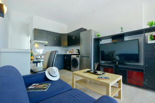 Nisos Family House