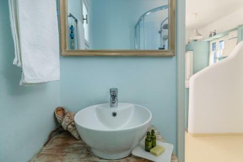 Aigeis-milos Suites