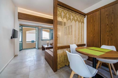 New Villa Katerina - 3 Villas & 3 Private Jacuzzi