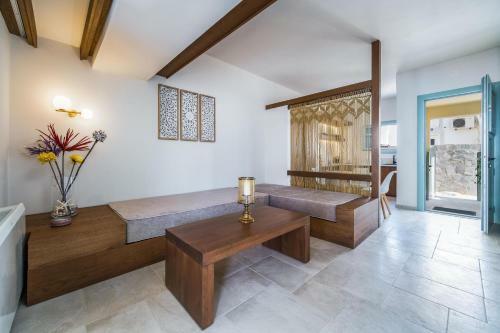 New Villa Katerina - 3 Villas & 3 Private Jacuzzi