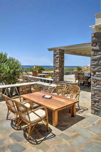 Koundouros Home