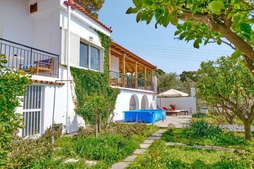 Fairytale Countryhouse At Beachside Of Athens!