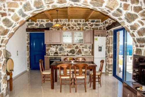 Villa Traditional Elegance With Privacy & Amazing Views