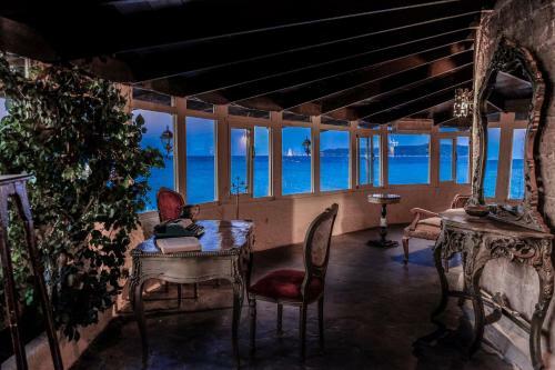 Mythica Tower Mill - Windmill Beach House