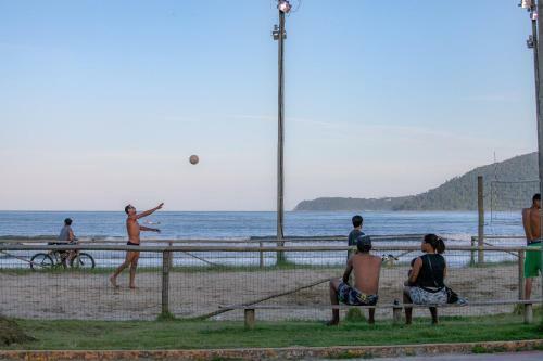 Apartamento Ubatuba, Ar, Varanda Gourmet, Piscinas E 300mt Praia
