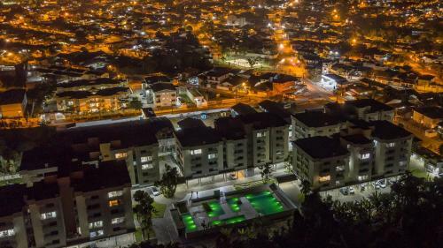 Apartamento Ubatuba, Ar, Varanda Gourmet, Piscinas E 300mt Praia