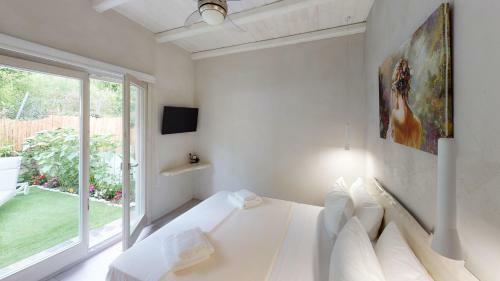 Villa Yalos Luxury Home