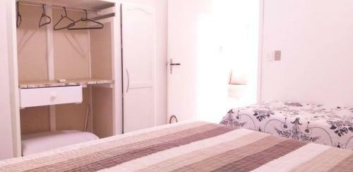 Casa 02 Dorm Na Rua Salmao