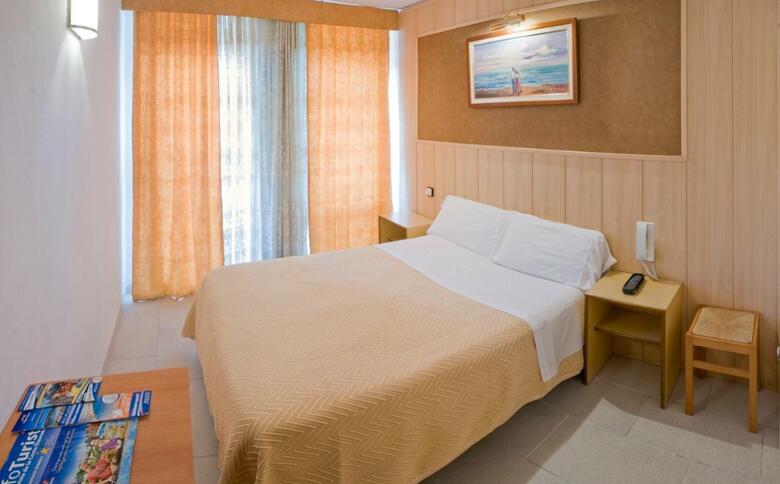 Hostal Pensi�n Venecia Y Montecarlo