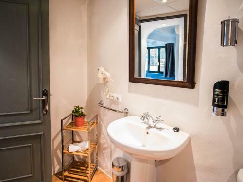 Hotel S�hostal D�esporles