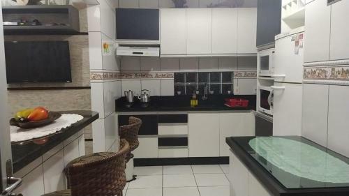 Casa Localizada A Menos De 100m Da Praia De Zimbros