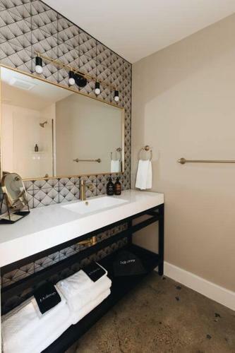 Posada Lucia Suite 104 At The Bellwether Hotel