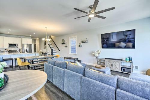 Chic Getaway With Hot Tub - Half-mi To Beach!