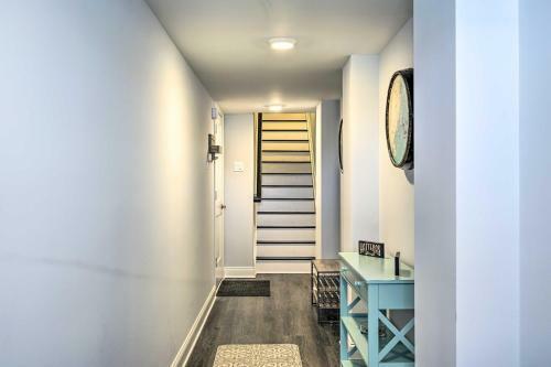 Chic Getaway With Hot Tub - Half-mi To Beach!