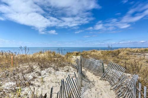 Cozy Villas Cottage With Deck, 1 Block To Beach