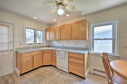 Cozy Villas Cottage With Deck, 1 Block To Beach