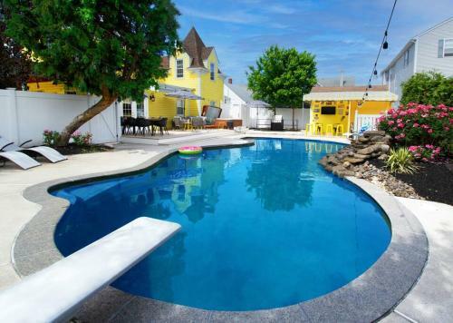 Gorgeous Historic Victorian With 8 Bedroom/4 Baths