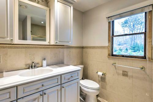 Beautiful Hampton Bays Home With Private Pool!