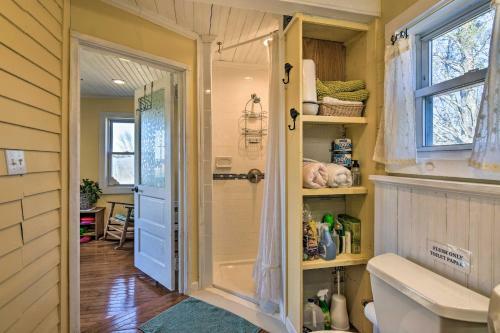 Narrowsburg Farmhouse Hideaway On 2 Acres With Pond!