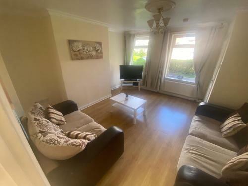 Cheerful 3 Bedroom Semi Detached House