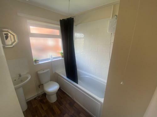 Cheerful 3 Bedroom Semi Detached House