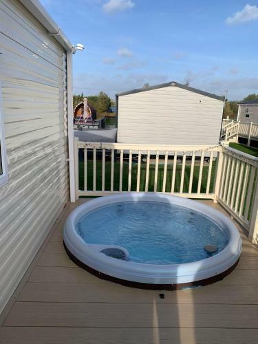Kingfisher Retreat - Luxury Hot Tub Break!