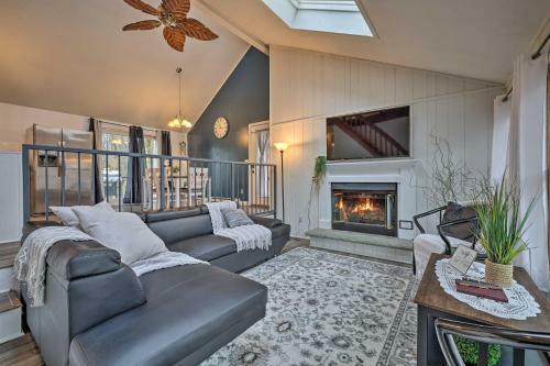Woodsy Hamlin Home With Hot Tub And Pool Access!