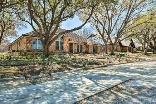 Grand Prairie Duplex Home About 5 Mi To Stadiums!