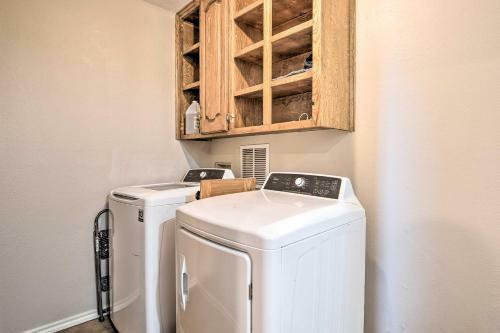 Grand Prairie Duplex Home About 5 Mi To Stadiums!