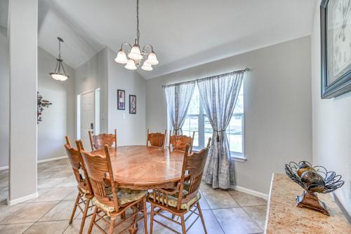 Beautiful And Well Appointed Home With Fireplace!!