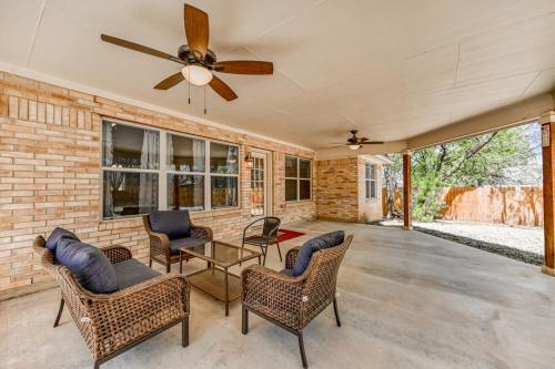 Beautiful And Well Appointed Home With Fireplace!!