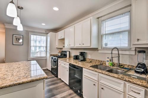Charming Galveston Home Less Than 1 Mi To Seawall!