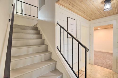 Modern House With Fireplace, Walk To Fishing!