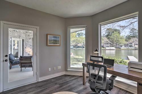 Luxe Lakefront Retreat With Grills And Boat Dock!