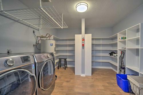 New Braunfels Escape, Walk To Gruene Hall!