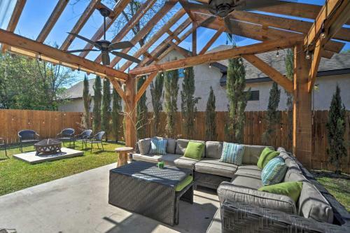 New Braunfels Escape, Walk To Gruene Hall!