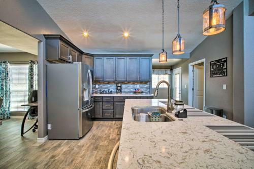 Modern El Paso Home With Backyard And Fire Pit!