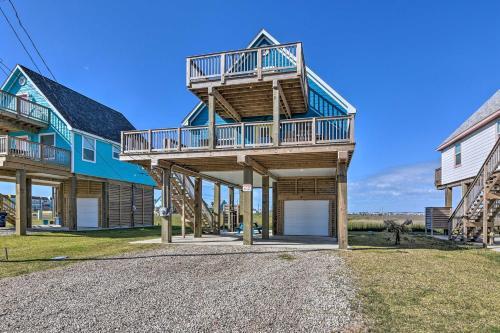 Sun-soaked Texas Getaway With Multiple Decks!