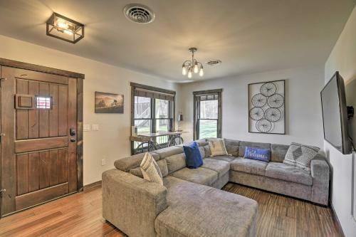 Cozy Damascus Cottage With Outdoor Amenities