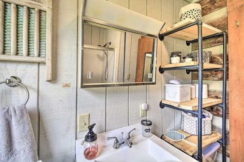 Apartamento Scenic, Authentic Cabin With Sweeping Mtn Views