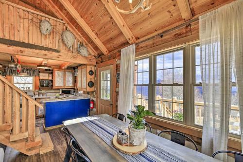 Apartamento Scenic, Authentic Cabin With Sweeping Mtn Views