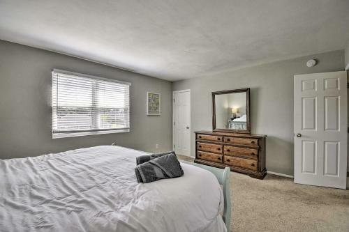 Norfolk Home With Private Yard - Walk To Beach!