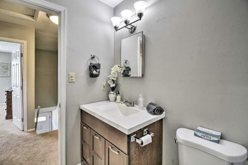 Norfolk Home With Private Yard - Walk To Beach!