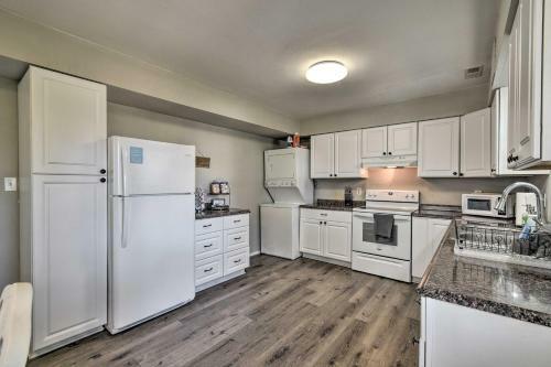 Norfolk Home With Private Yard - Walk To Beach!