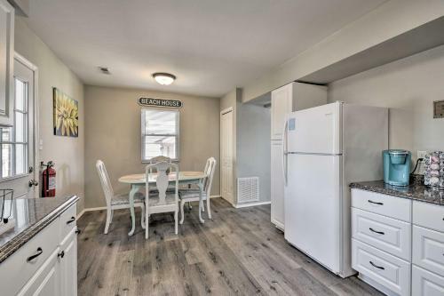 Norfolk Home With Private Yard - Walk To Beach!