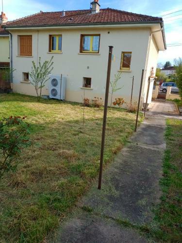 Maison De 3 Chambres Avec Jardin Clos A Montlucon